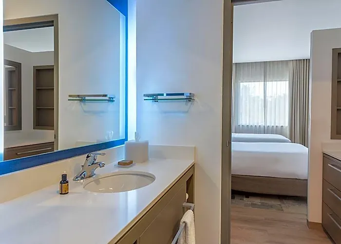 Hotel By Marriott Playa del Carmen